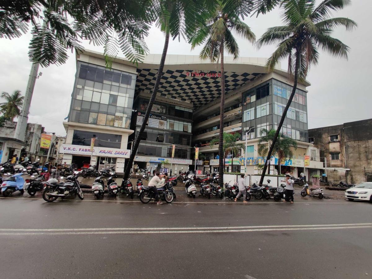 Oyo 91692 The You And Me Hotel Utrān Exterior foto